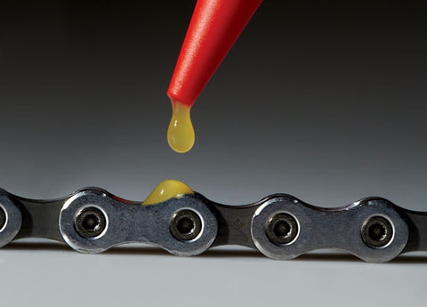 lubricating bicycle chain omobikes hybrid and MTB cycle