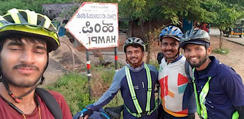Bicycle Traveller Pune to hampi on Omobikes Model 1.7 Hybrid Bike with friends